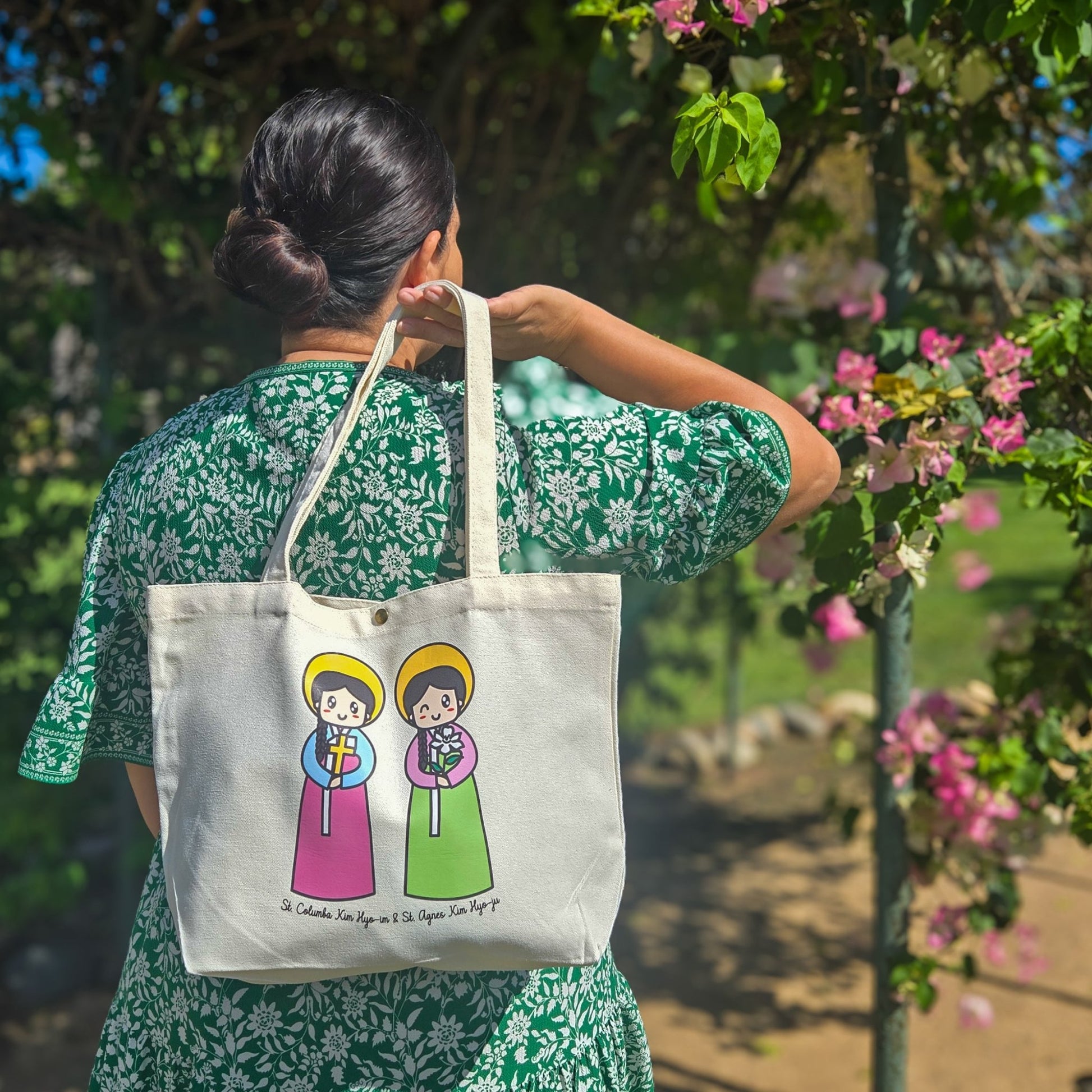 St Columba Kim Hyo - im & St Agnes Kim Hyo - ju Medium Tote Bag - Heart & Halo